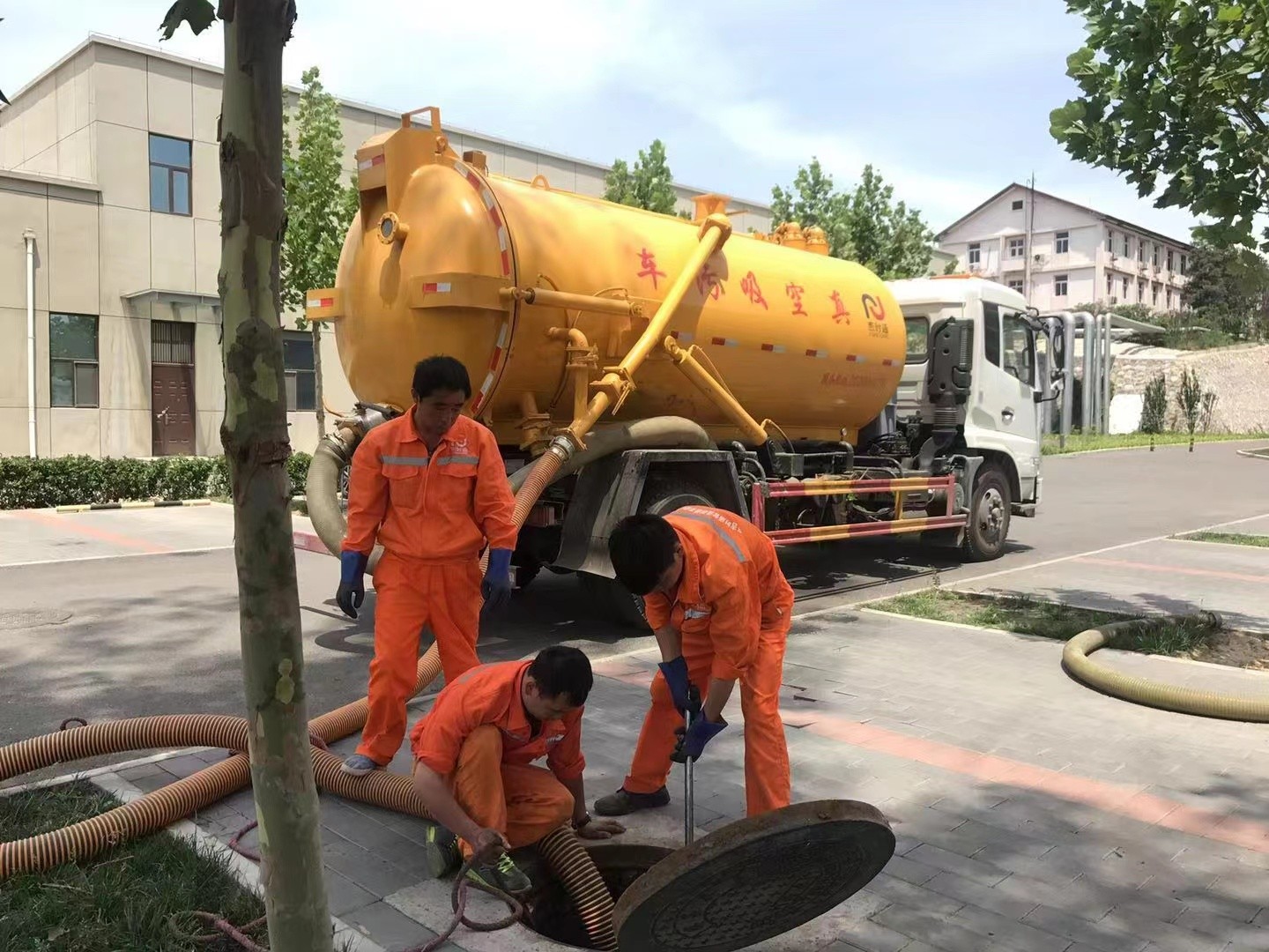 新吴化粪池清理与5-8吨吸粪车施工效率分析